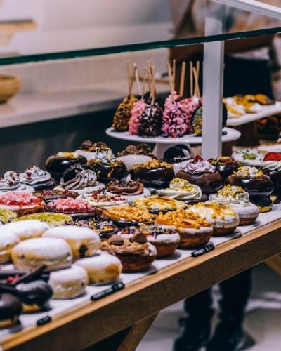 5308290-shop-dessert-pastry-bakery-counter-food-display-candy-apple-donut-sweet-eat-food-table-public-domain-images