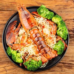 plate-boston-lobster-steamed-noodles